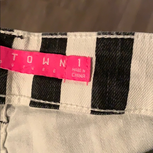 Black and white stripe jeans - Picture 3 of 3